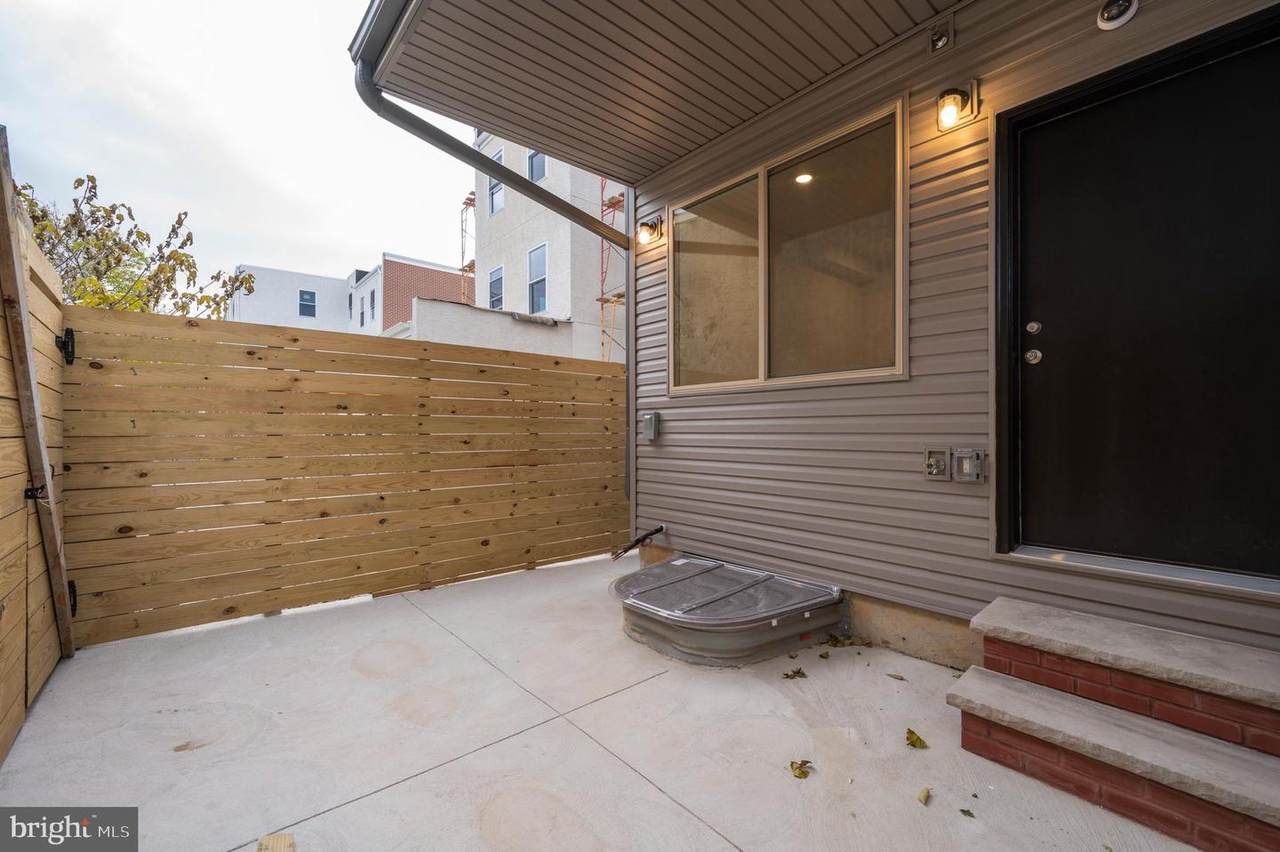 727 39TH Street - Photo 1