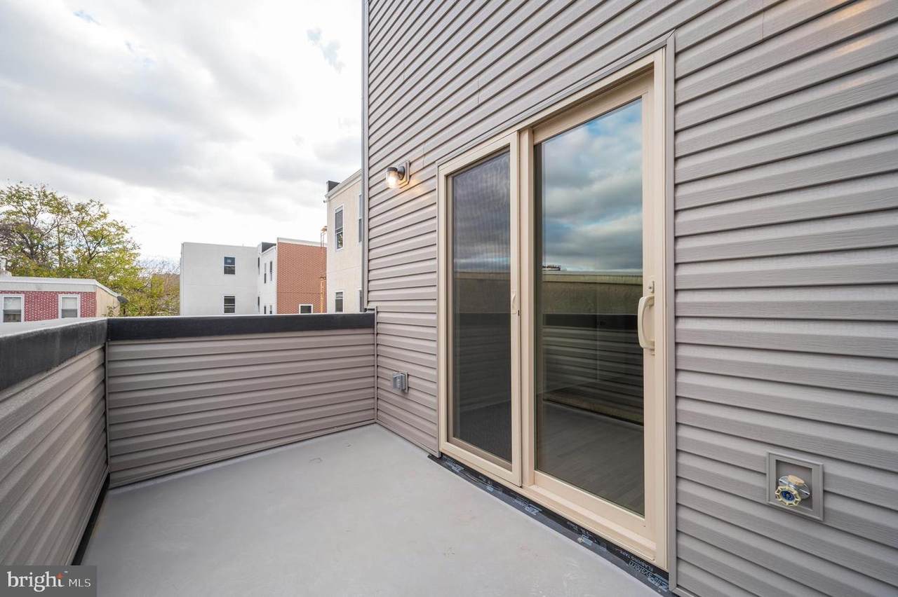 727 39TH Street - Photo 1