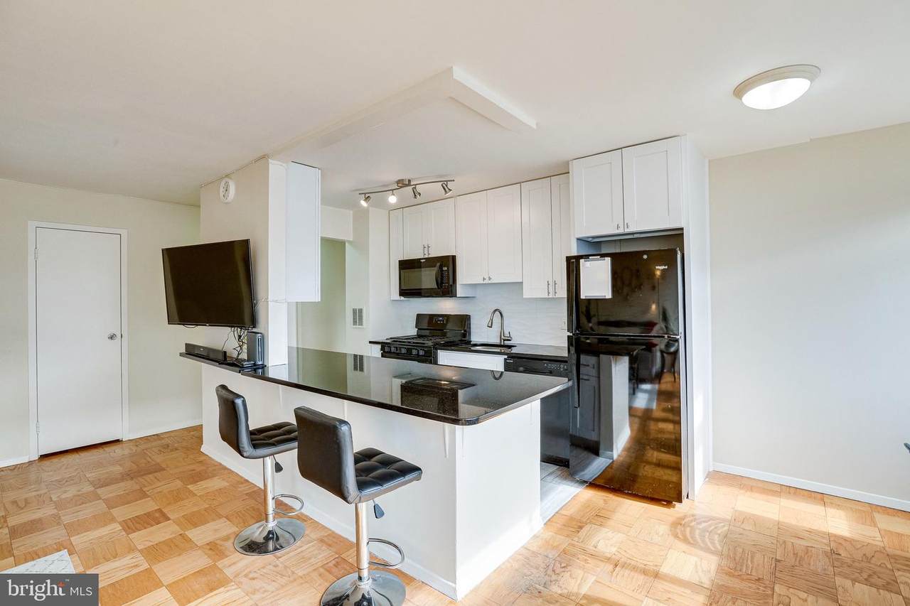 2401 H Street - Photo 1