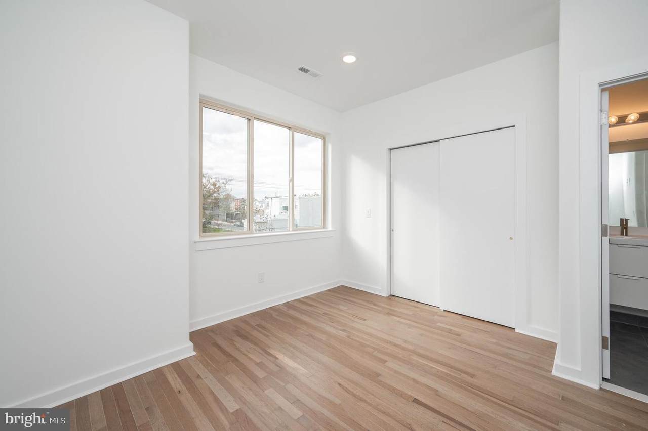 727 39TH Street - Photo 1
