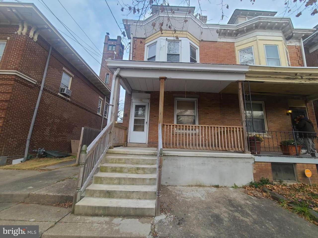 692 Stuyvesant Avenue - Photo 1