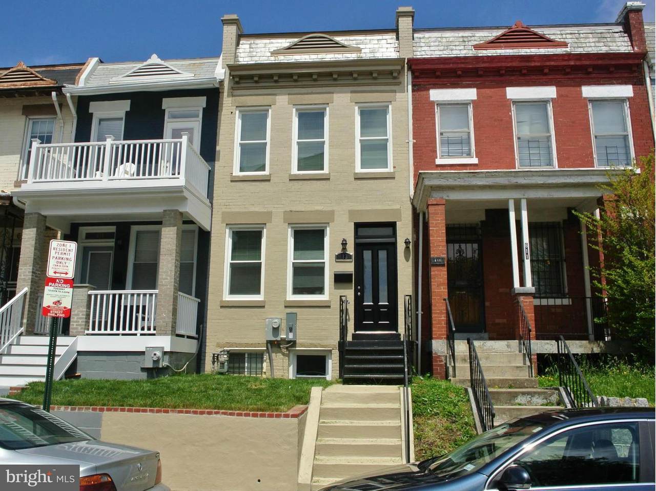 613 Gresham Place - Photo 1