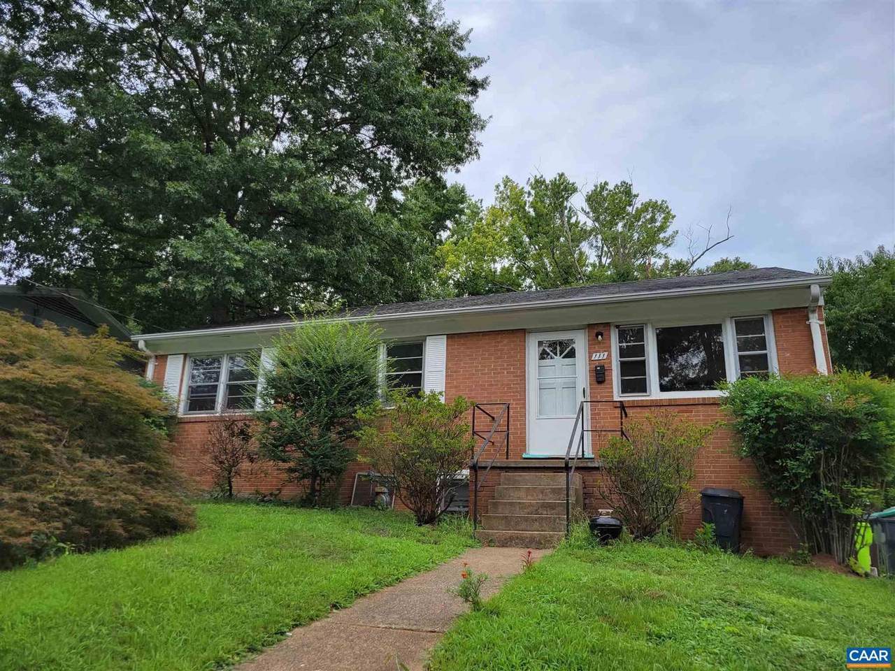 111 Thomas Dr - Photo 1