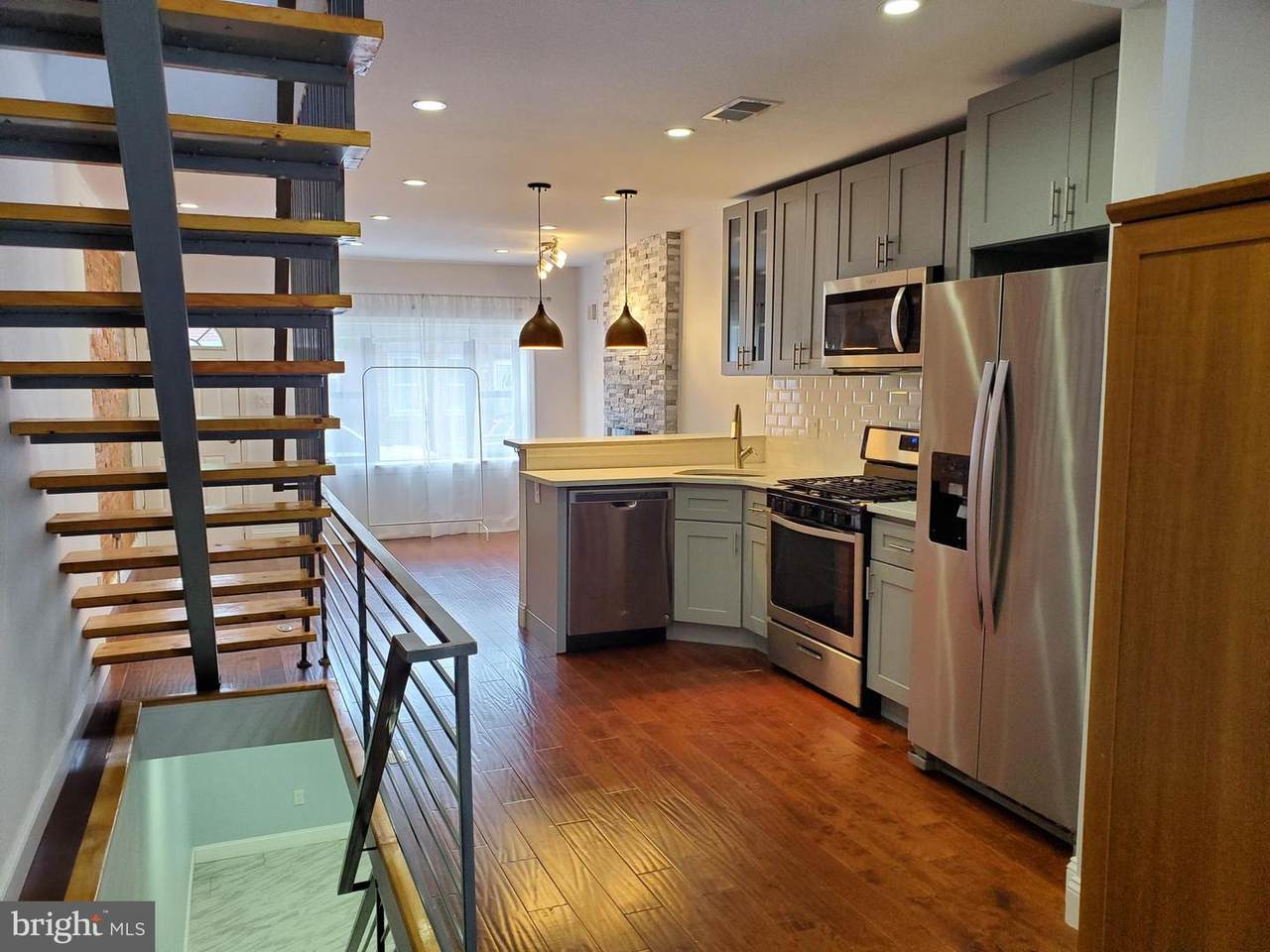 2033 Oakford Street - Photo 1
