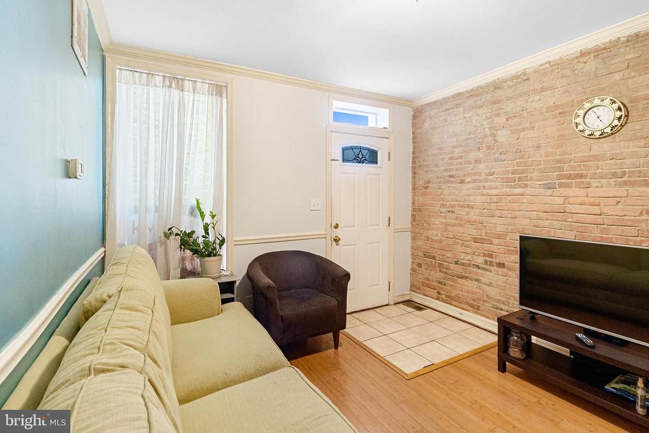 320 28TH Street - Photo 1