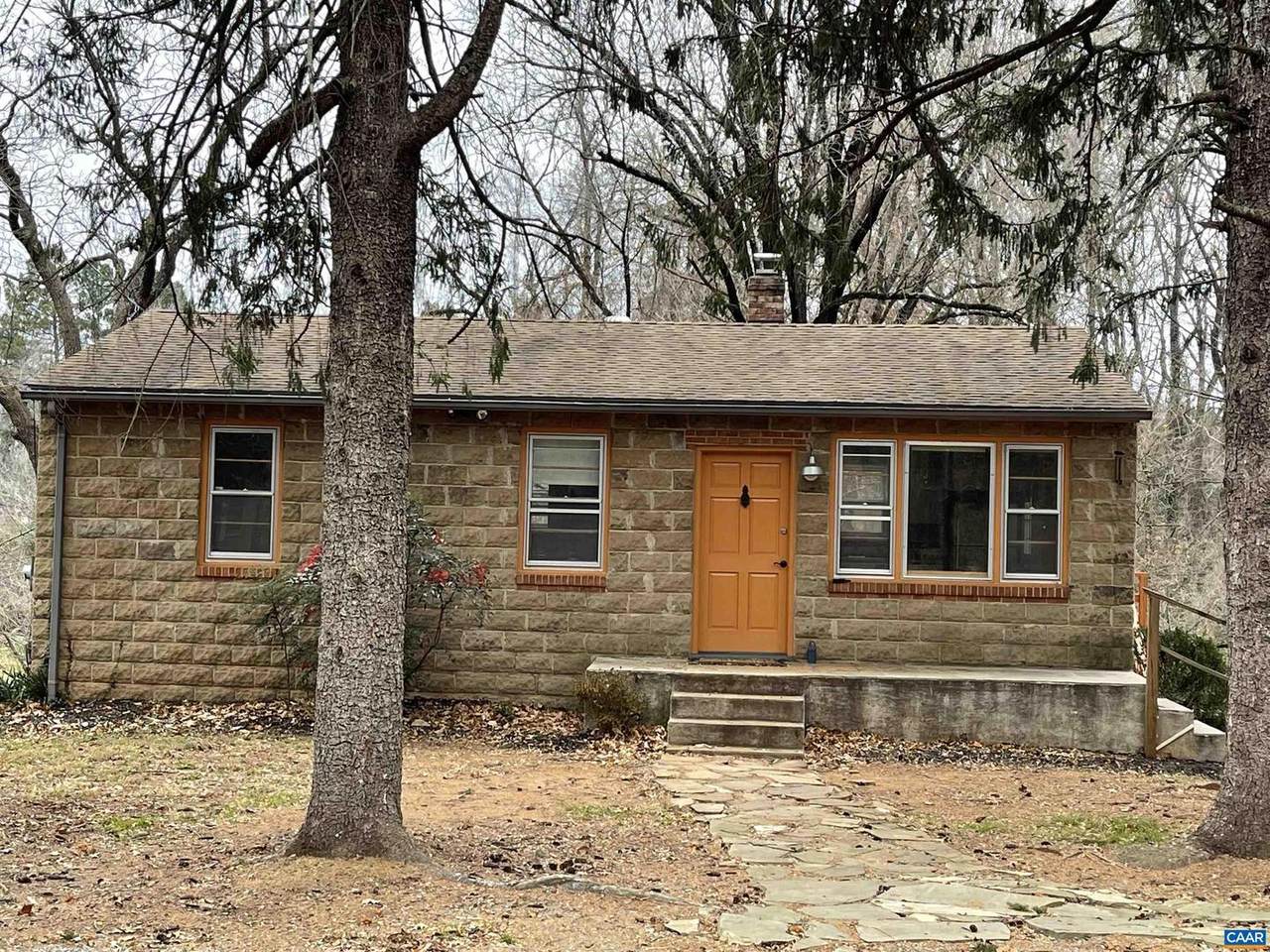 301 Georgetown Ln - Photo 1