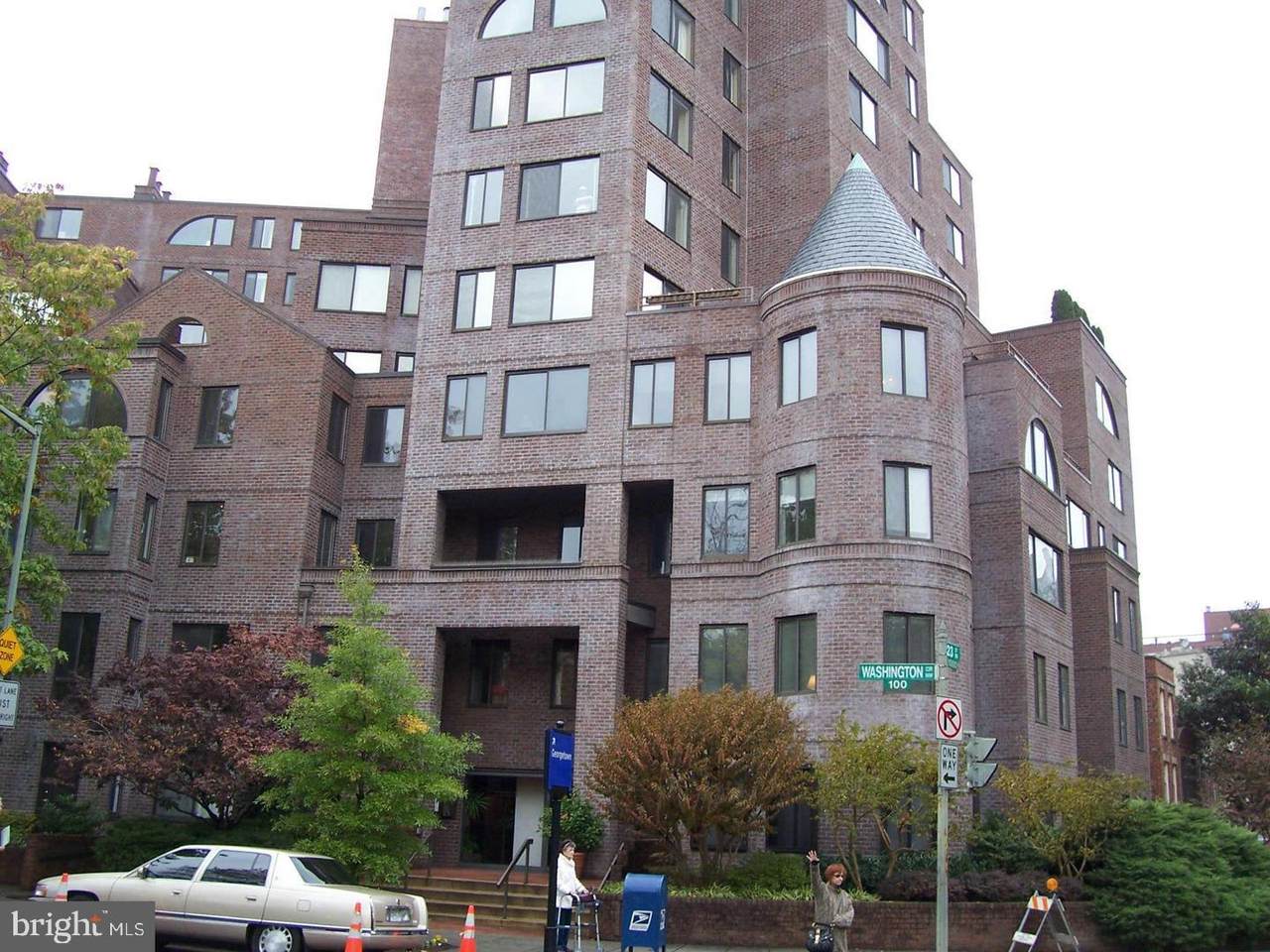 3 Washington Circle - Photo 1
