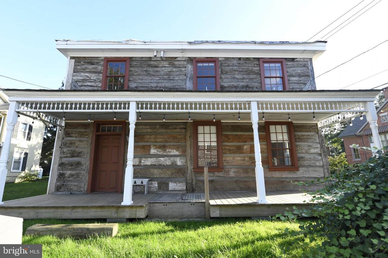 902 Village Rd - Photo 1