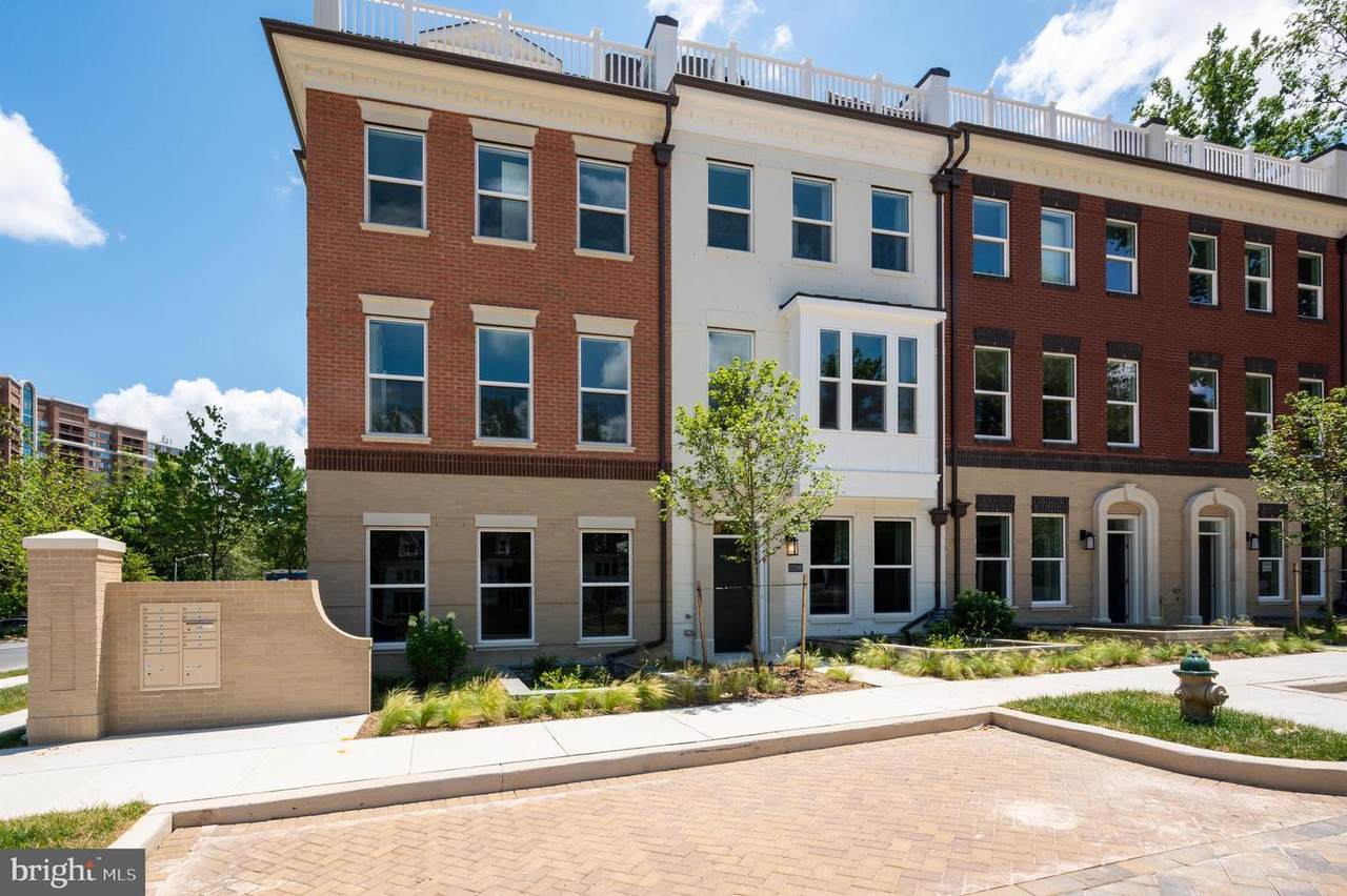 10282 Grosvenor Place - Photo 1