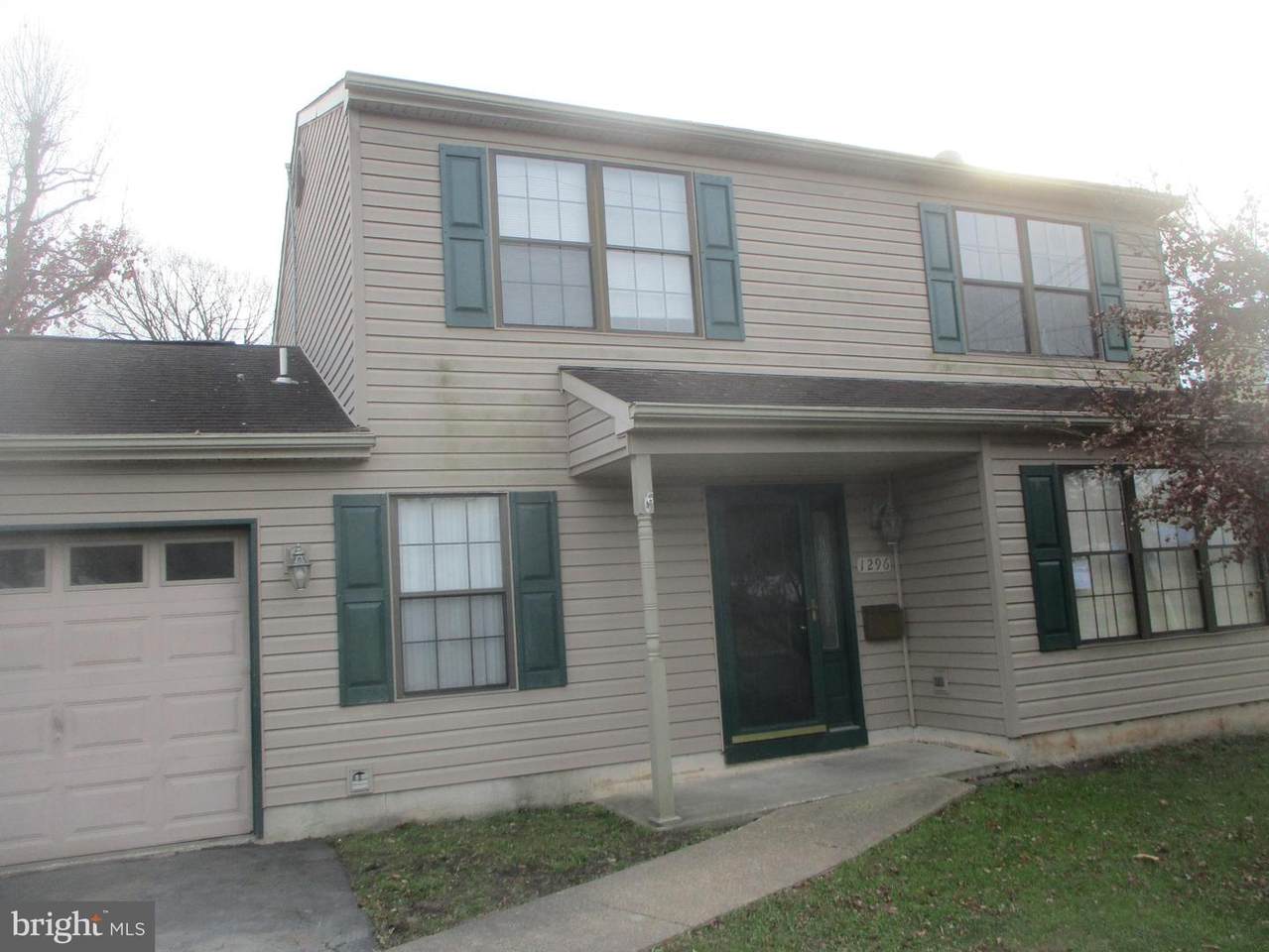1296 Sycamore Avenue - Photo 1