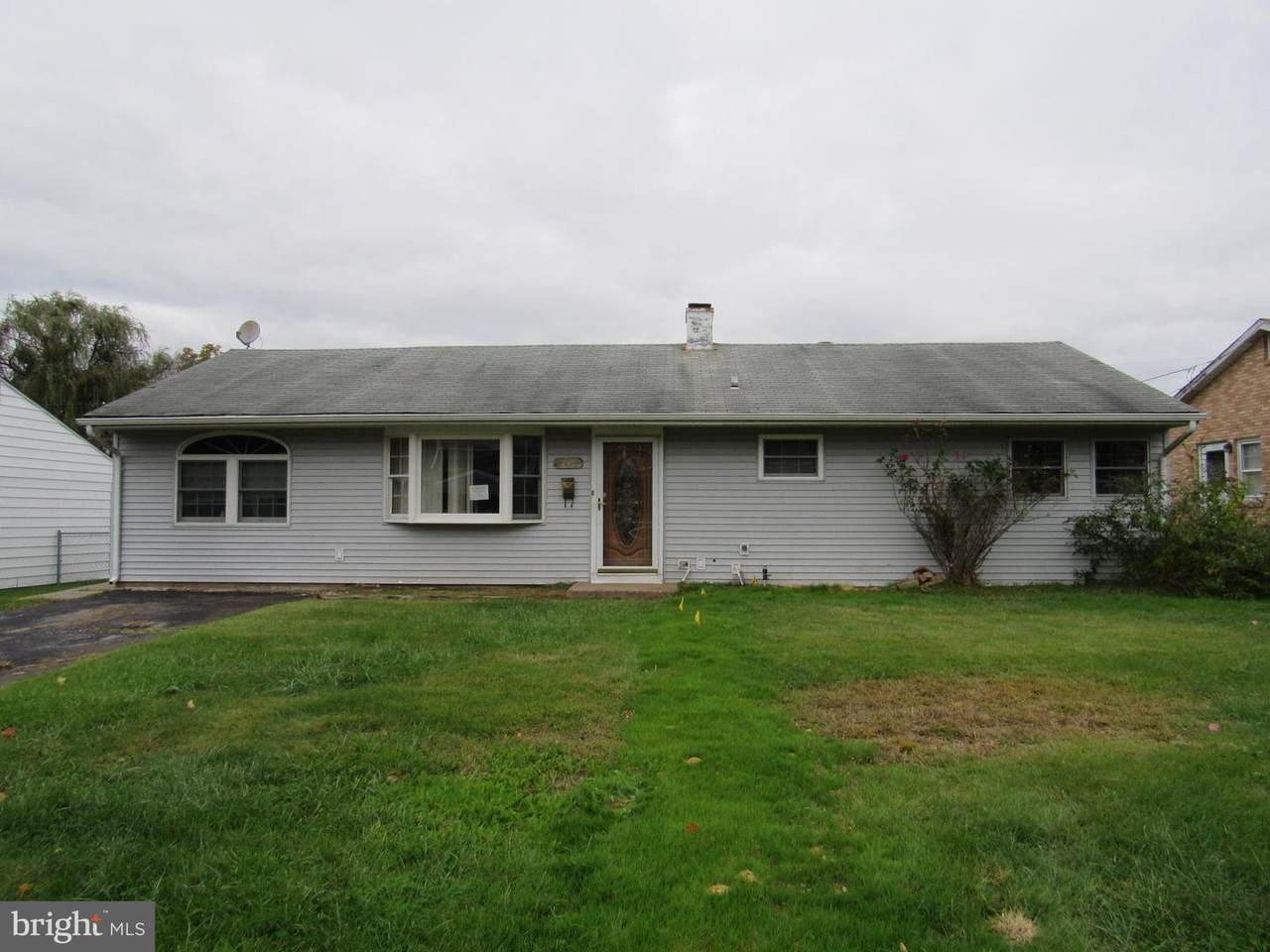 209 Yorkshire Road - Photo 1
