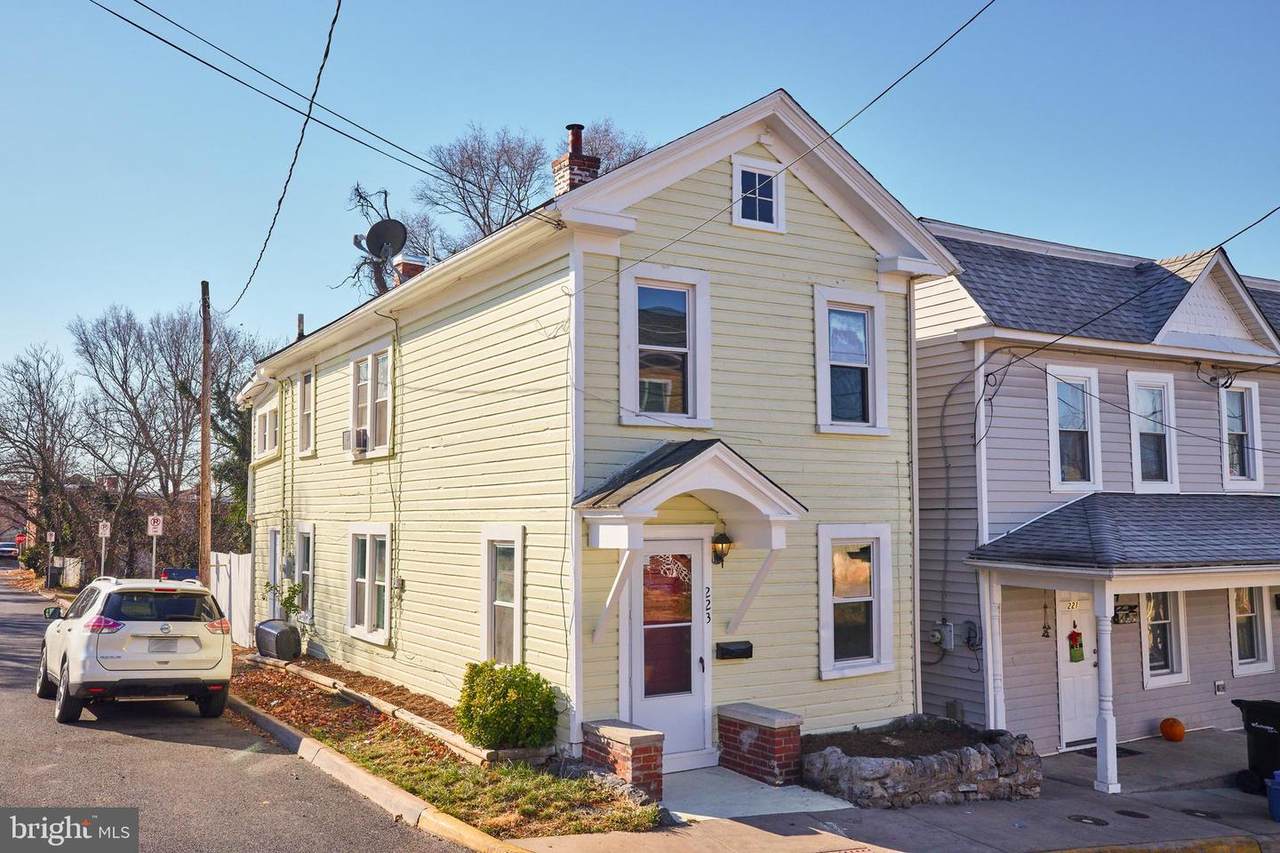 223 Baker Street - Photo 1