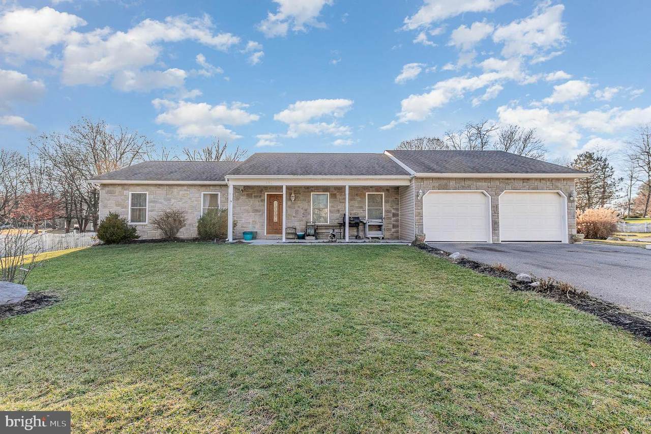 193 Greenview Drive - Photo 1