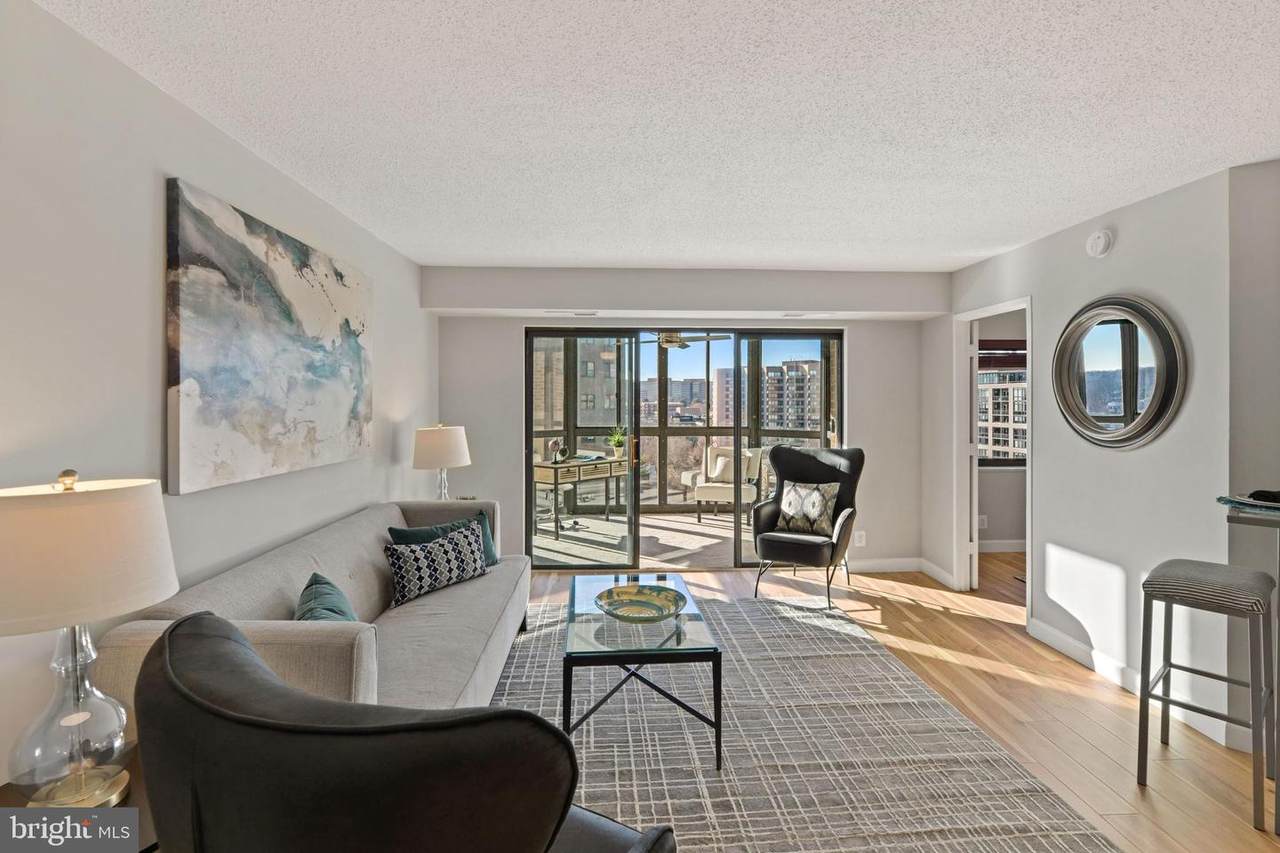 1600 Oak Street - Photo 1