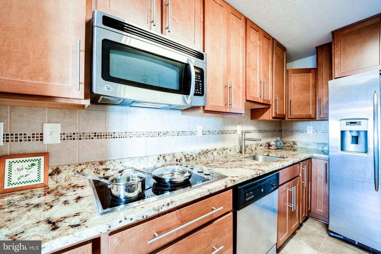307 Yoakum Parkway - Photo 1
