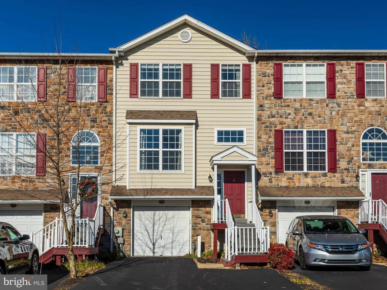 112 Regents Court - Photo 1
