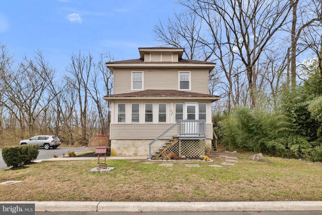 208 Hartford Road - Photo 1
