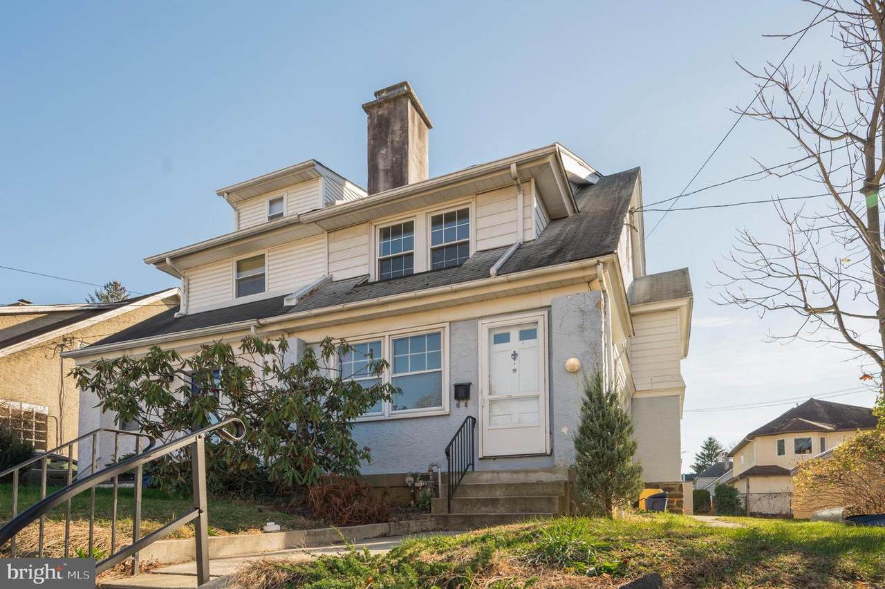 202 Sabine Avenue - Photo 1