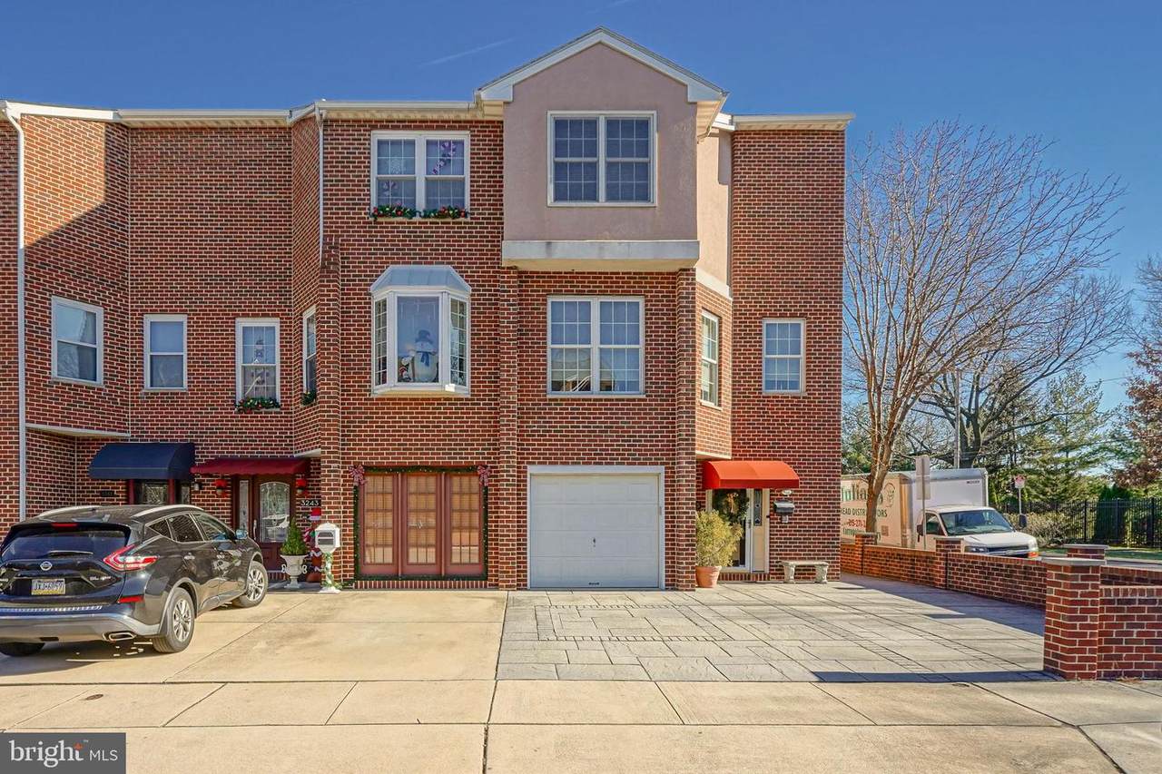3245 Sydenham Street - Photo 1