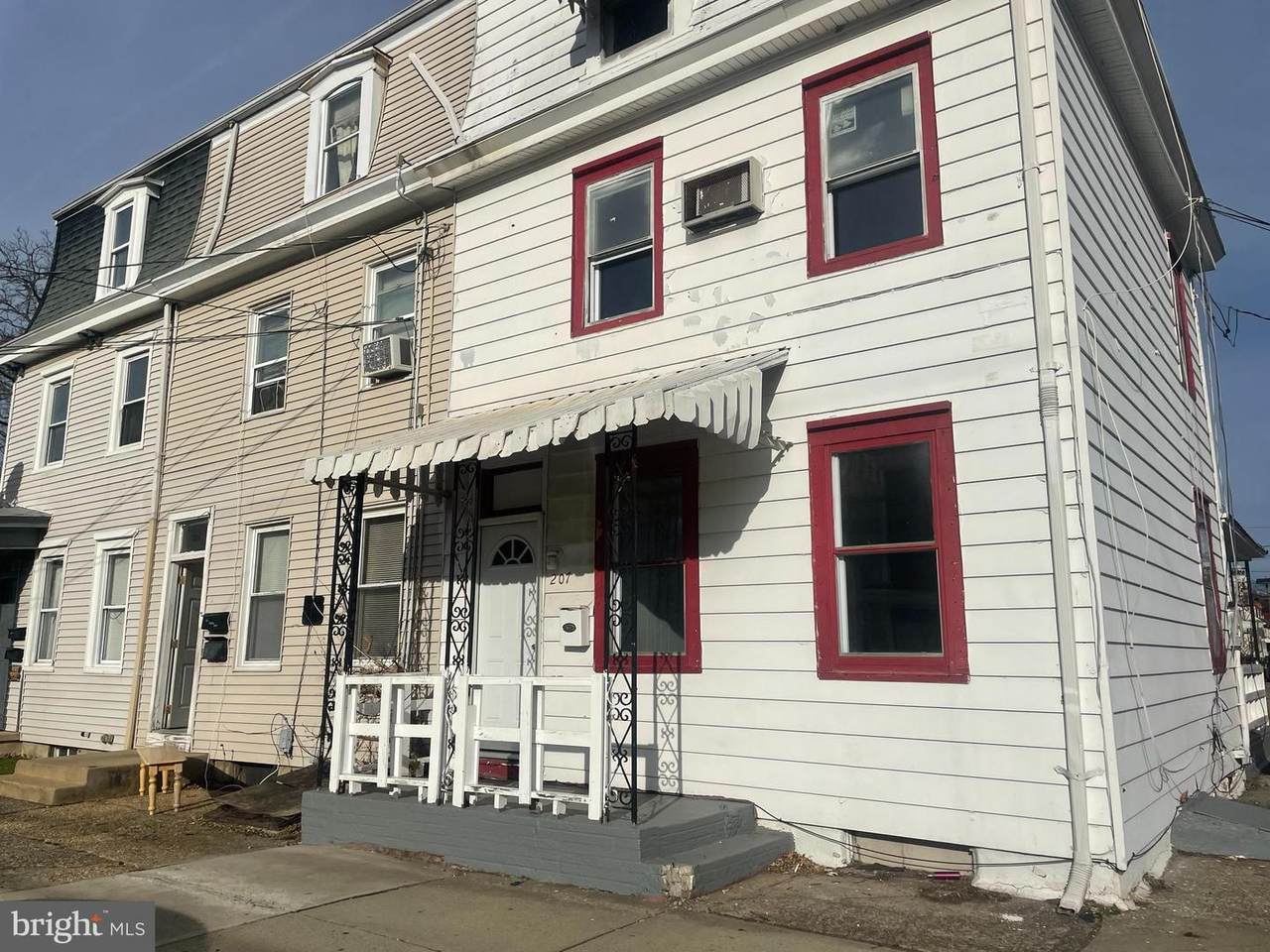 207 Jones Avenue - Photo 1