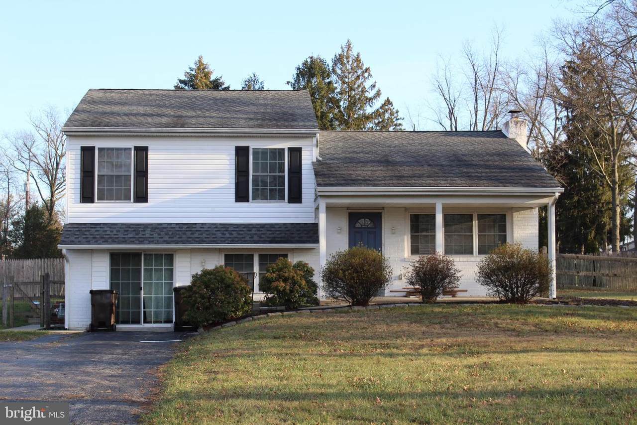 1746 Larchwood Drive - Photo 1
