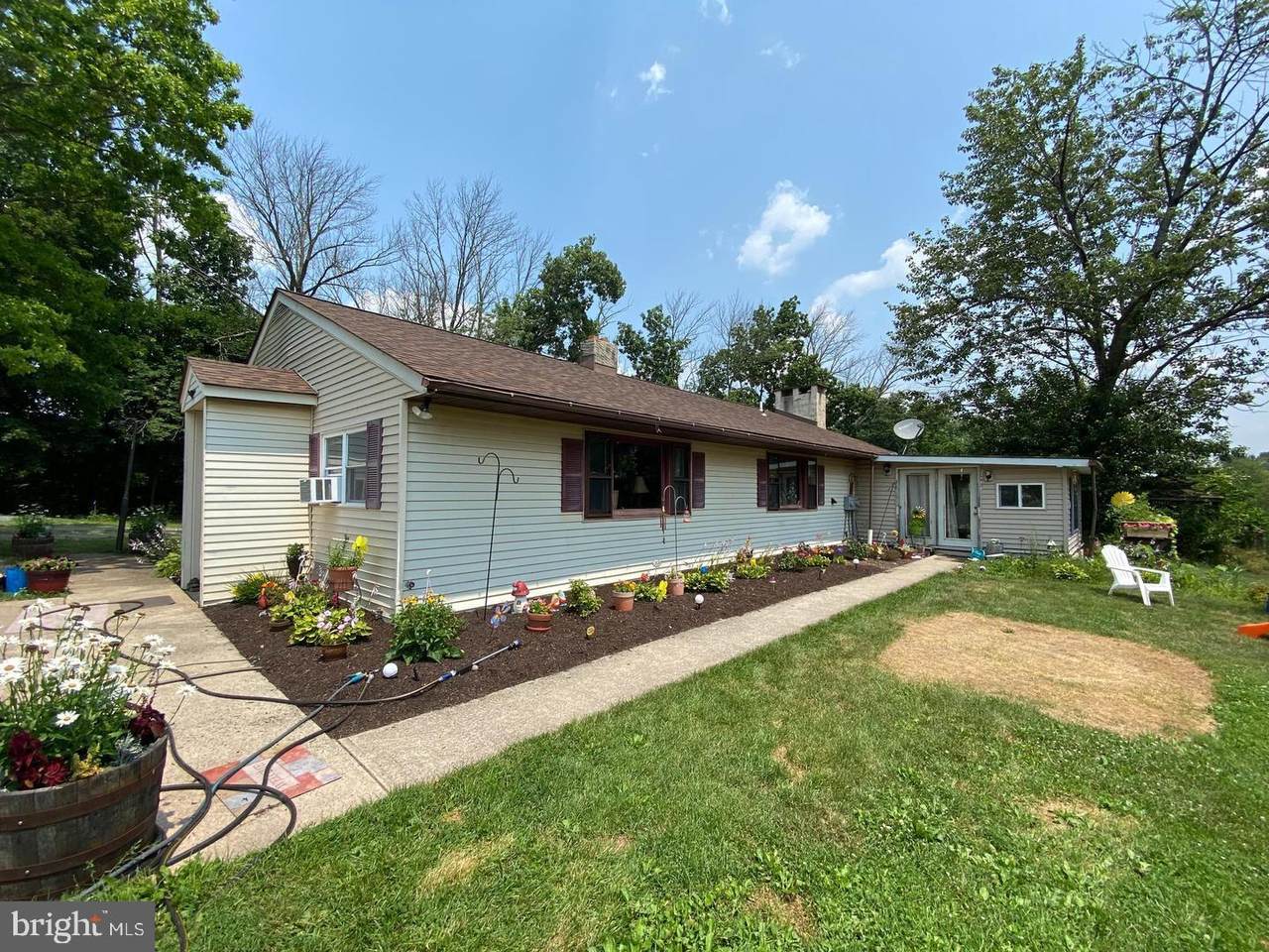 928 Pineland - Photo 1