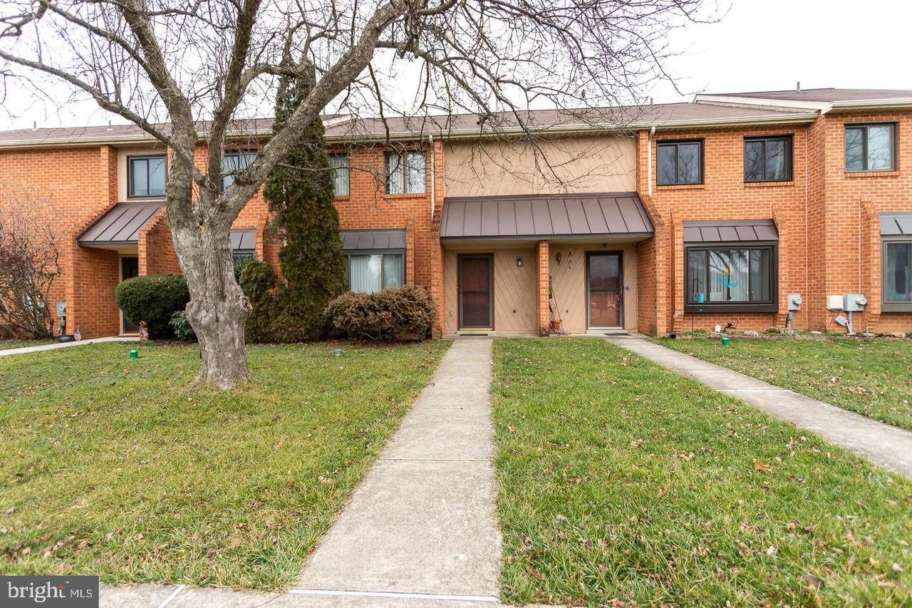 118 Caernarvon Court - Photo 1