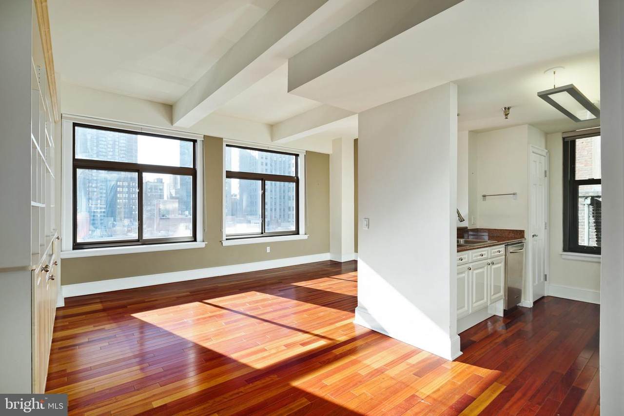 1500 Chestnut Street - Photo 1