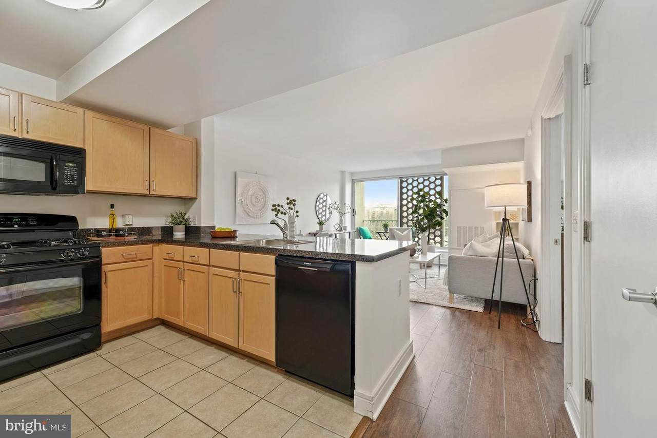 800 4TH Street - Photo 1