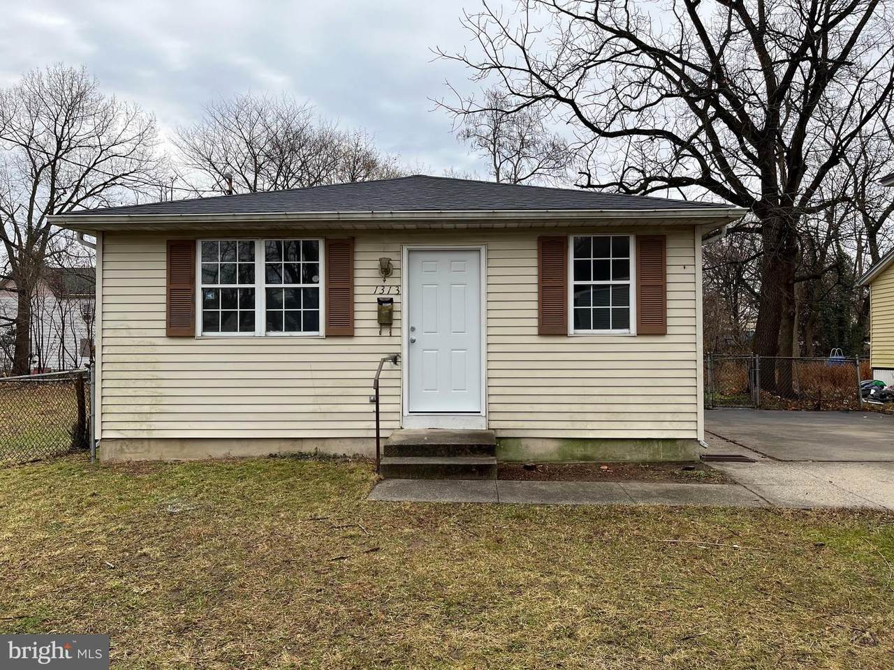 1313 Pine Street - Photo 1