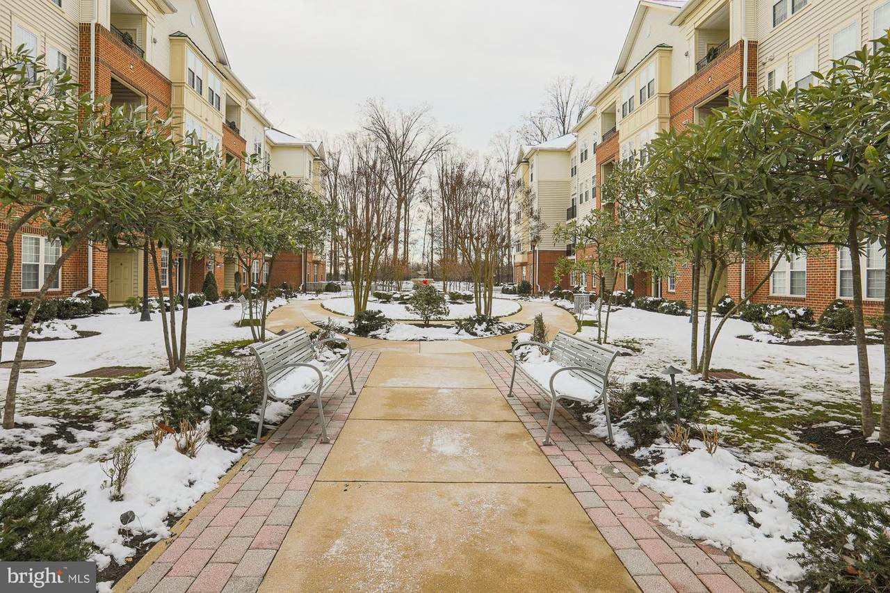 2520 Kensington Gardens - Photo 1