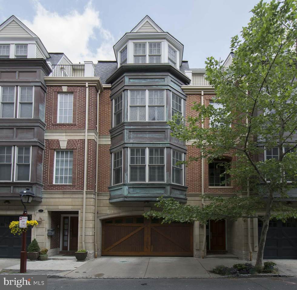 229 Gaskill - Photo 1
