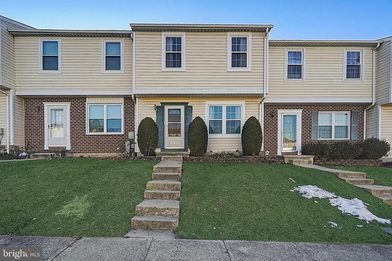 820 Clover Leaf Court - Photo 1