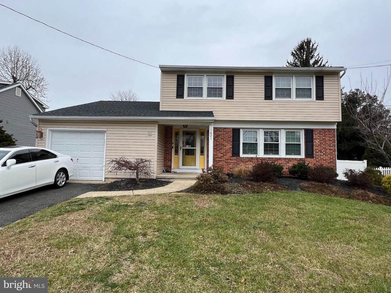1621 Mayflower Lane - Photo 1