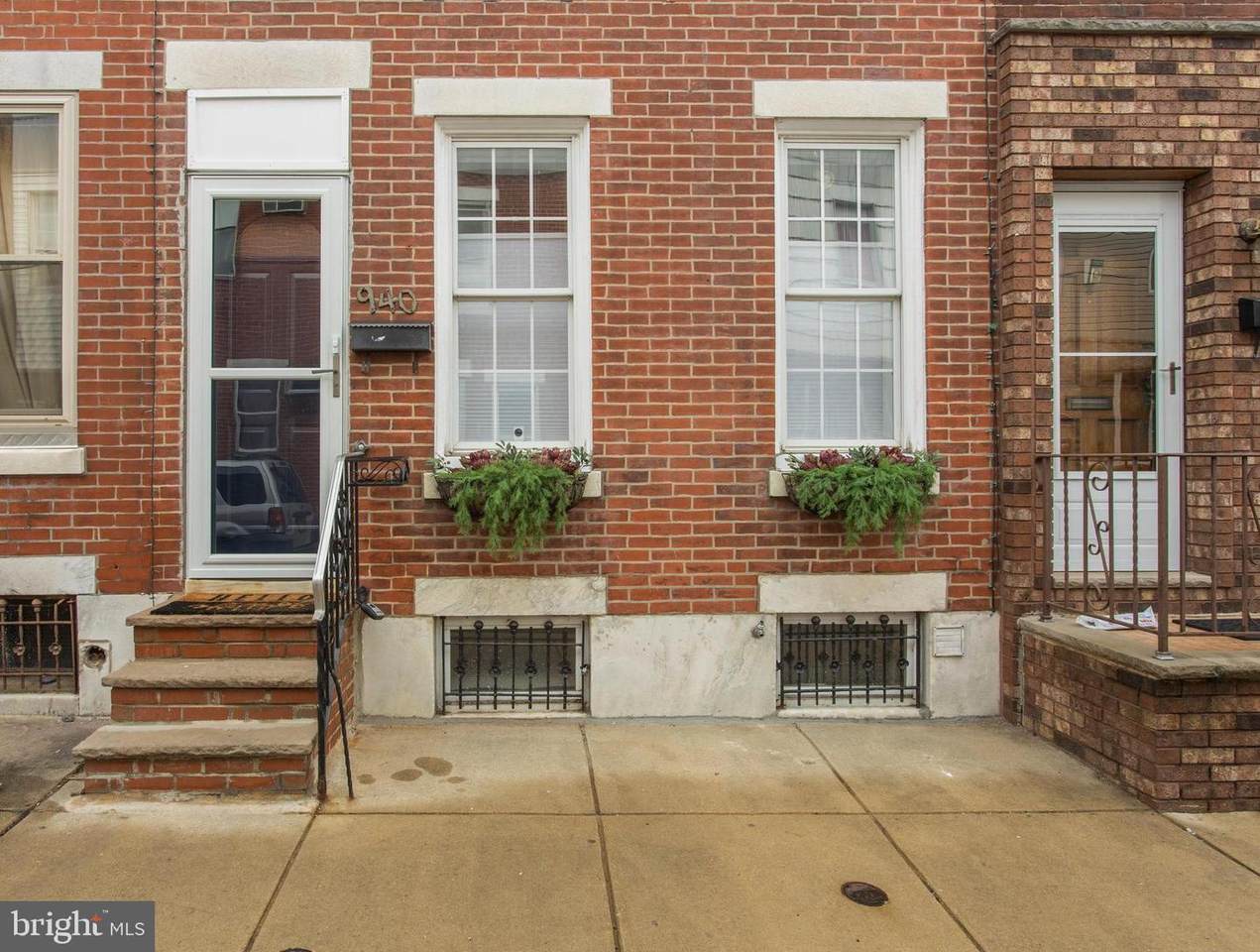 940 Daly Street - Photo 1