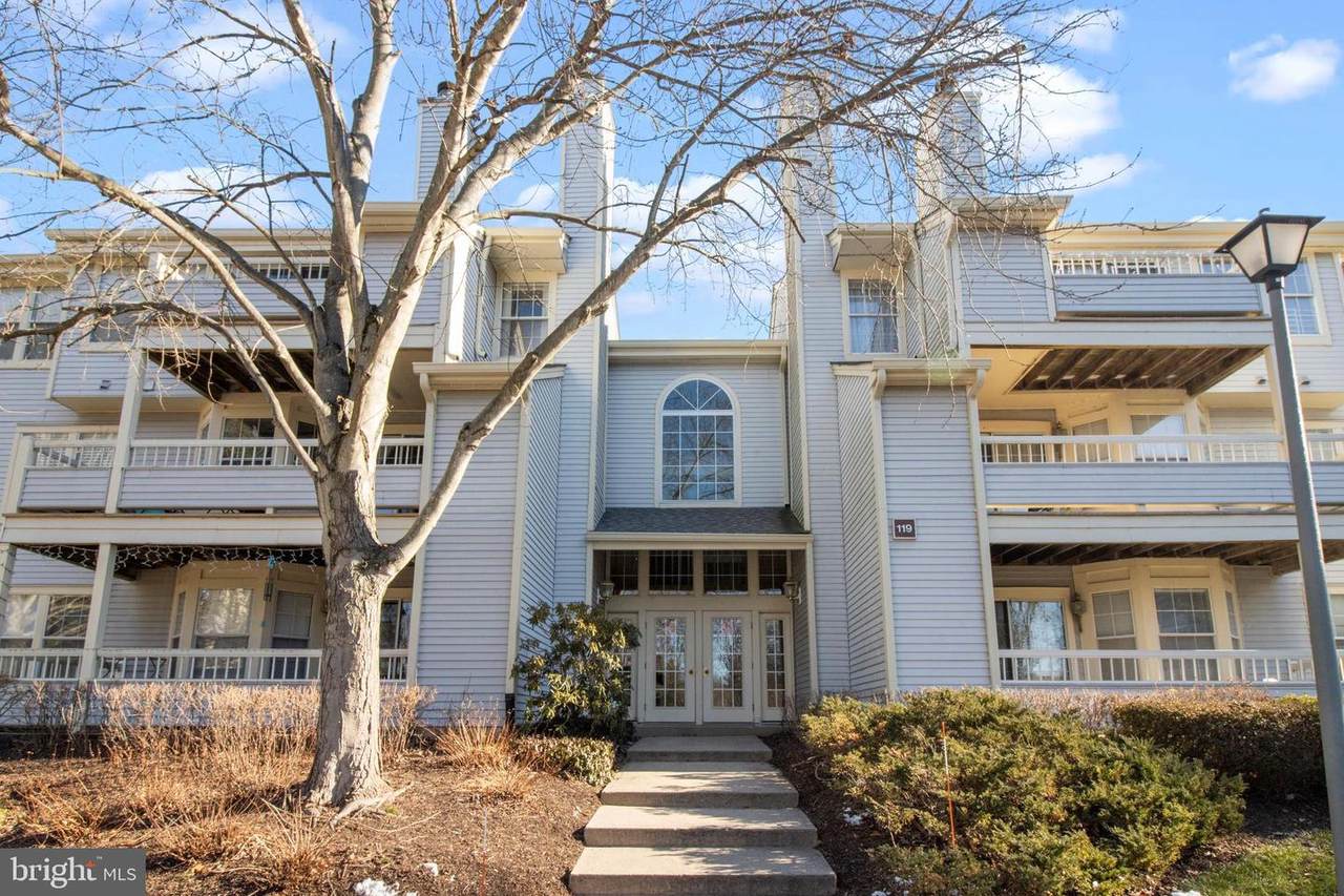 119 Commonwealth Court - Photo 1