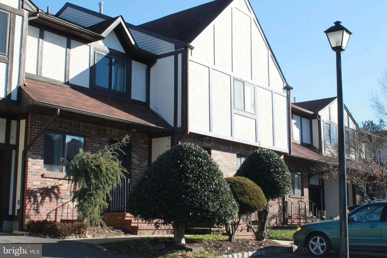 4 Devonshire Court - Photo 1