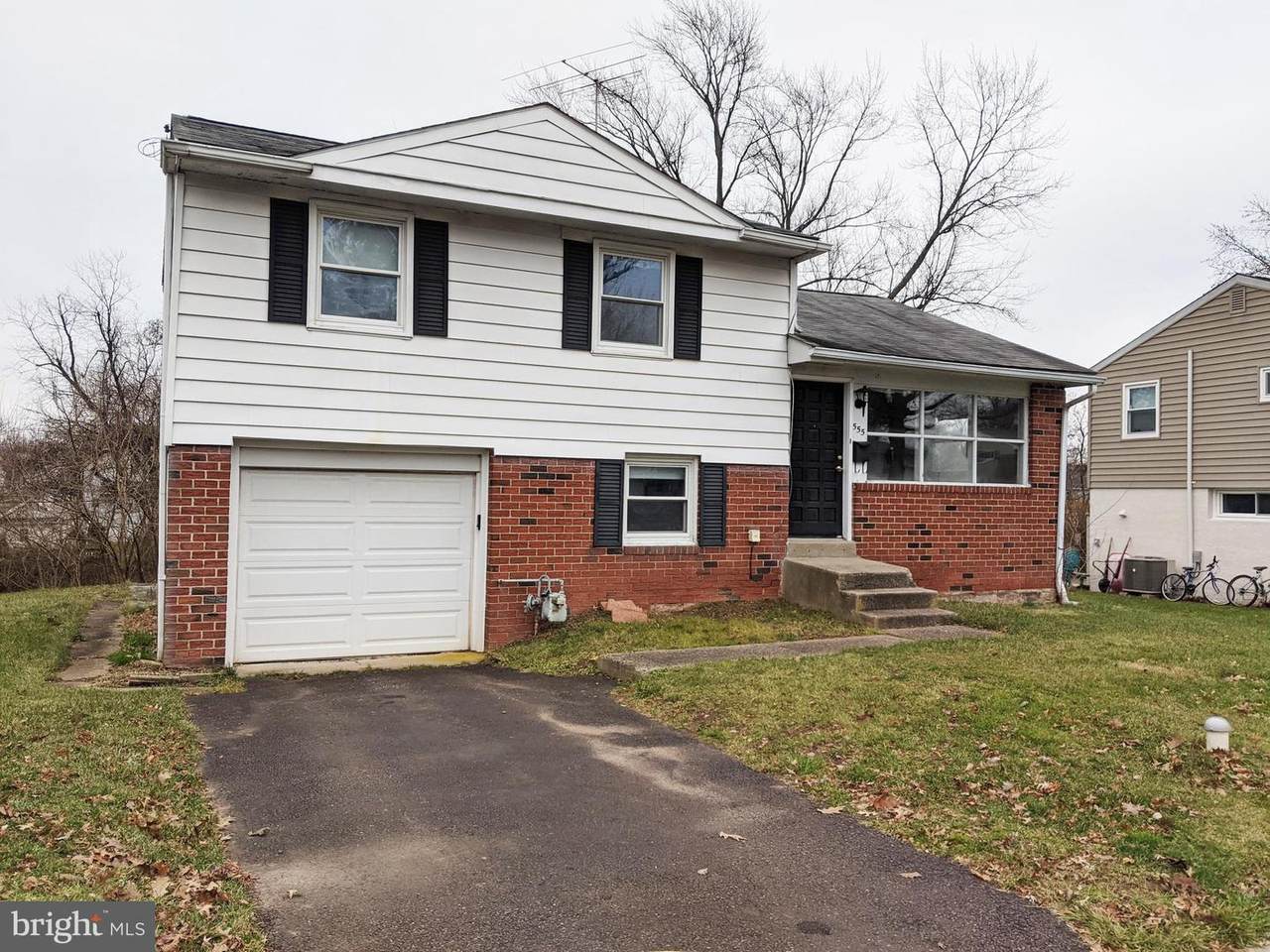 555 Edgemont Avenue - Photo 1