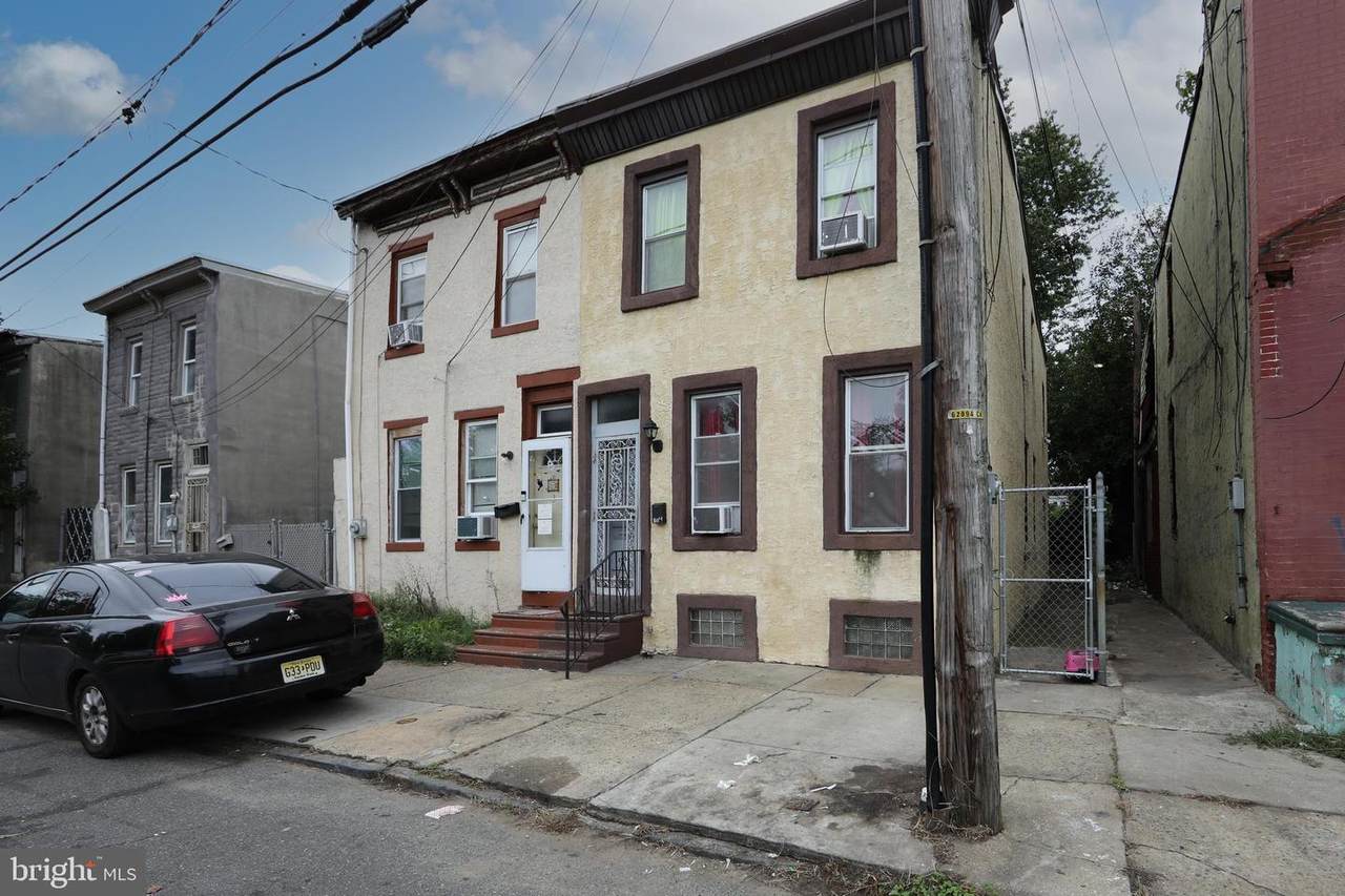 811 9TH Street - Photo 1