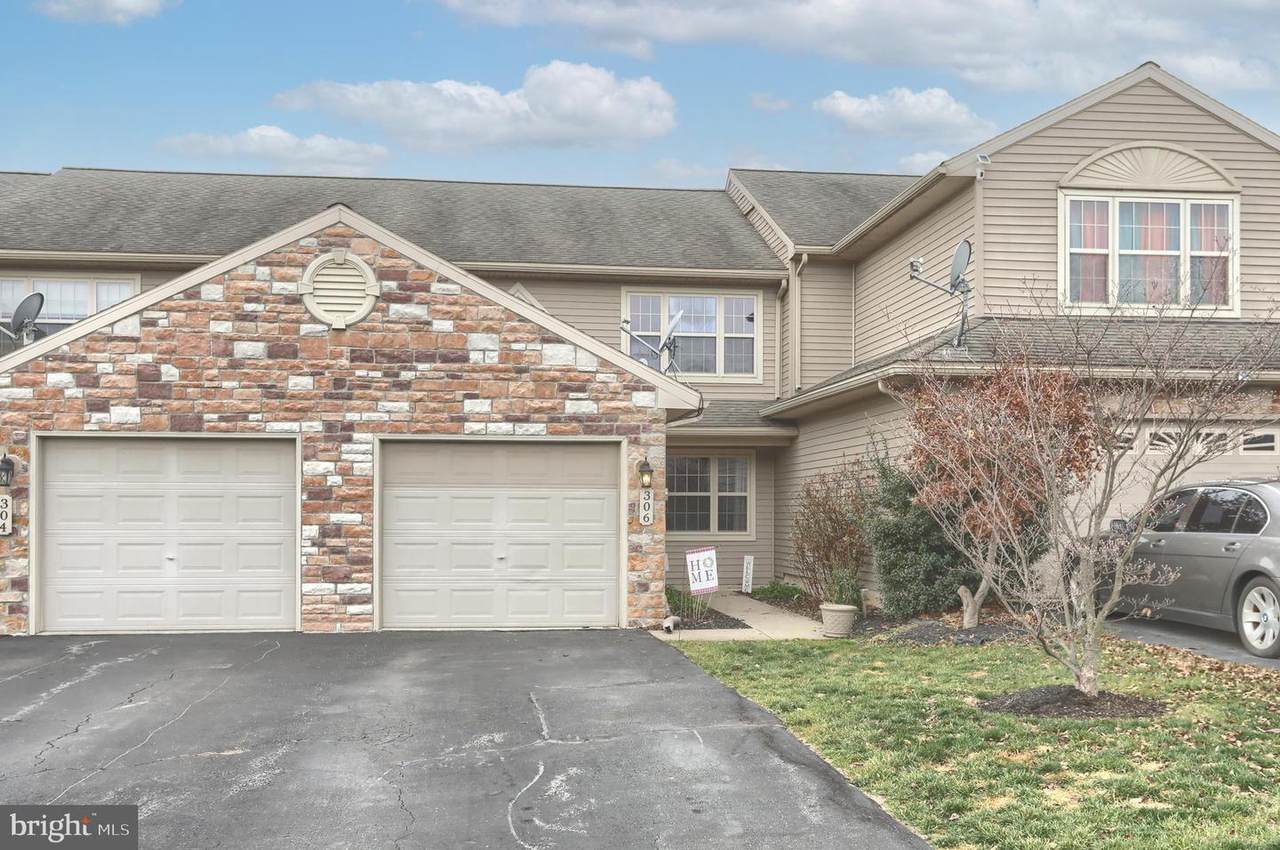306 Alexandria Court - Photo 1