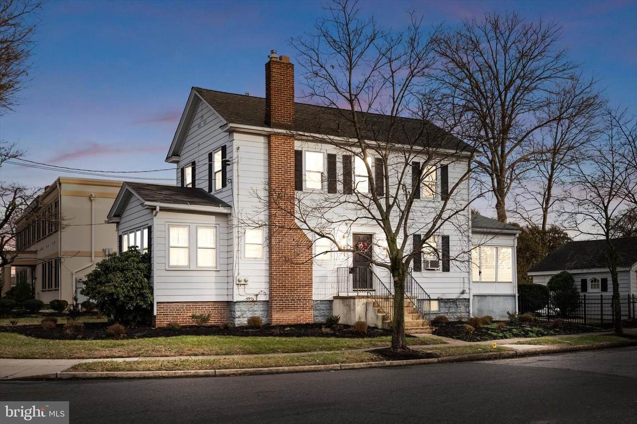 301 Lowell Avenue - Photo 1