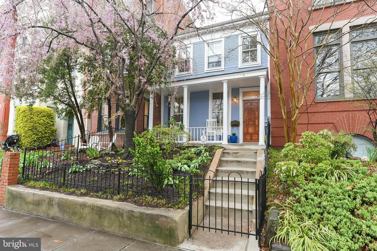 213 12TH Street - Photo 1