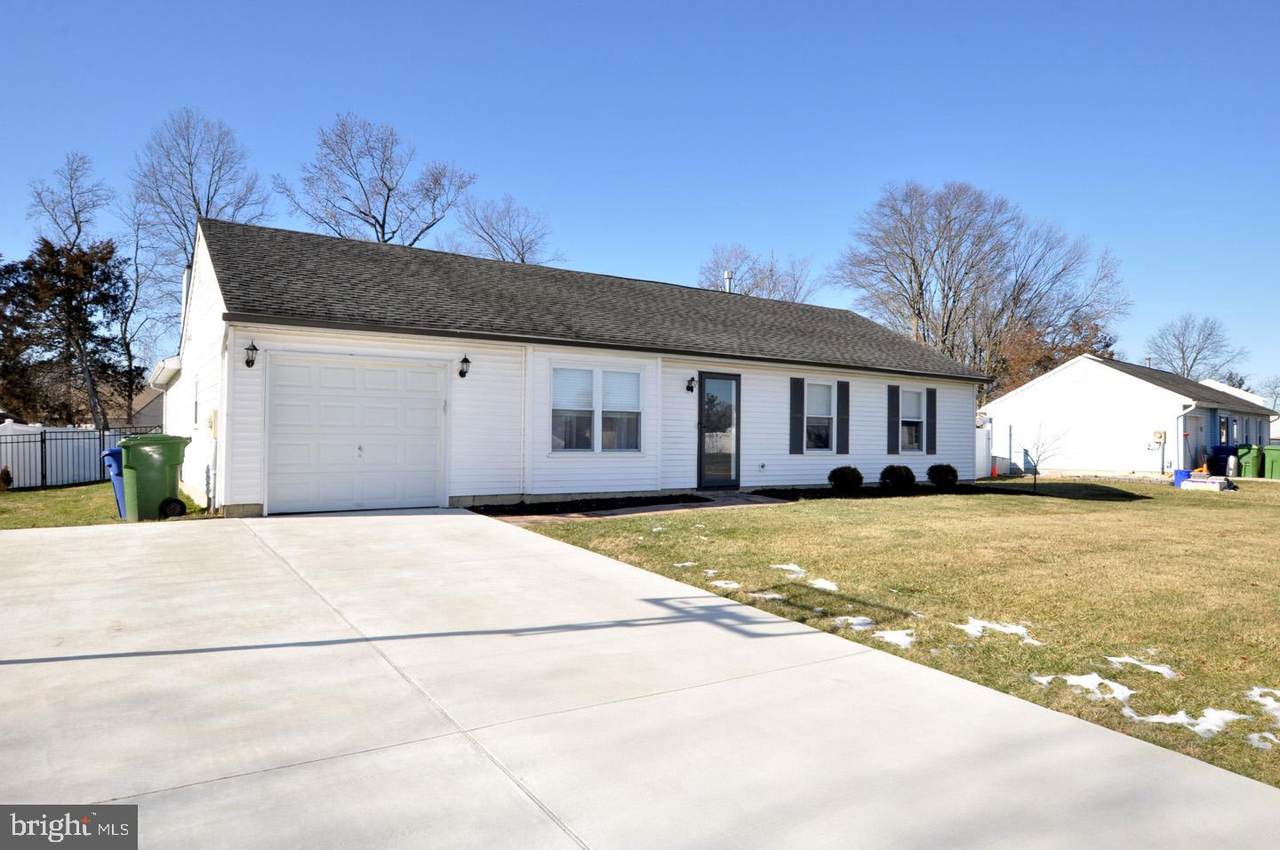 33 Bon Air Drive - Photo 1