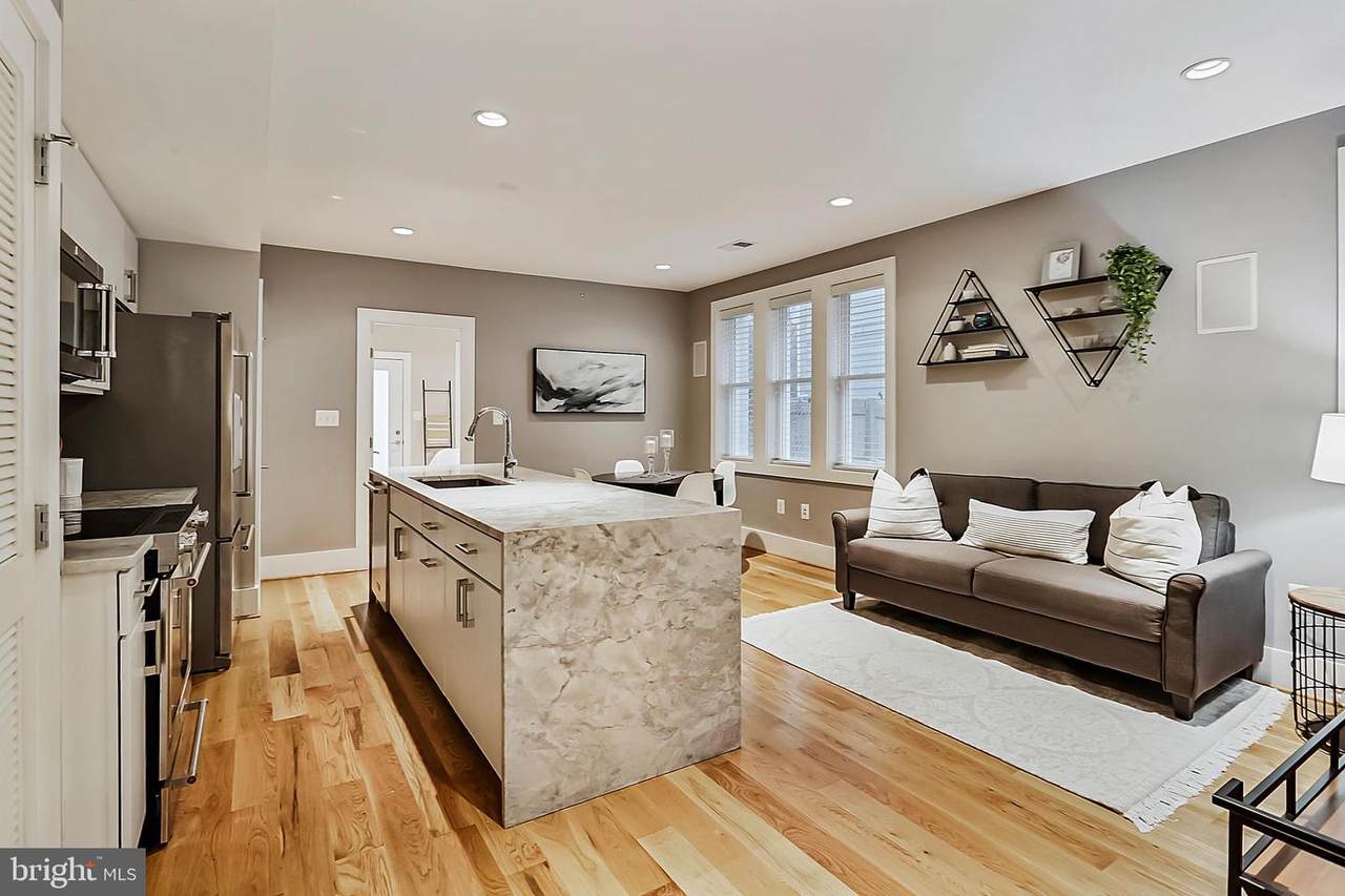 913 Quincy Street - Photo 1