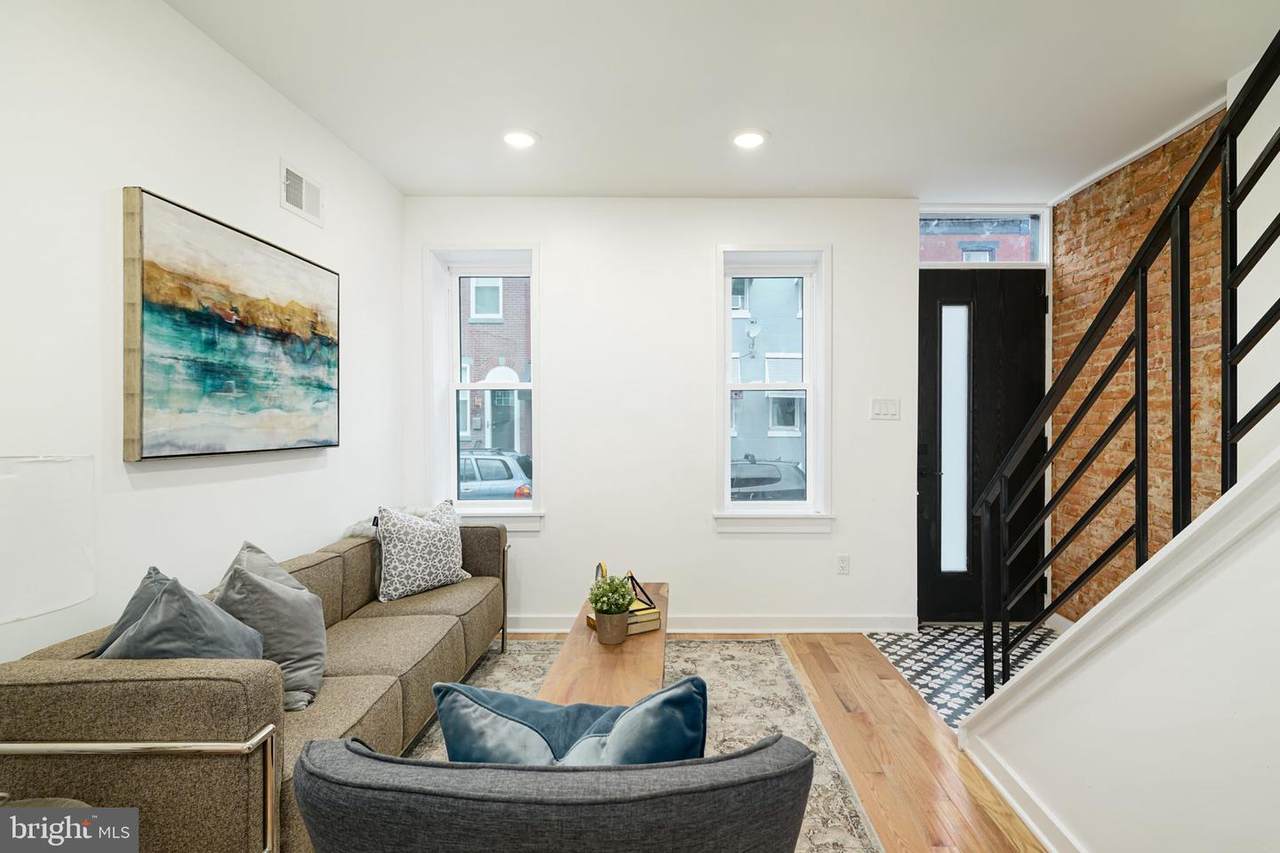 2542 Nicholas Street - Photo 1