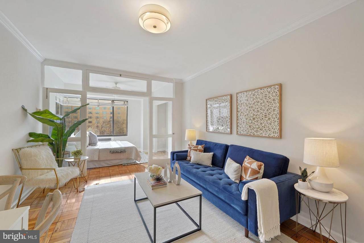 1 Scott Circle - Photo 1