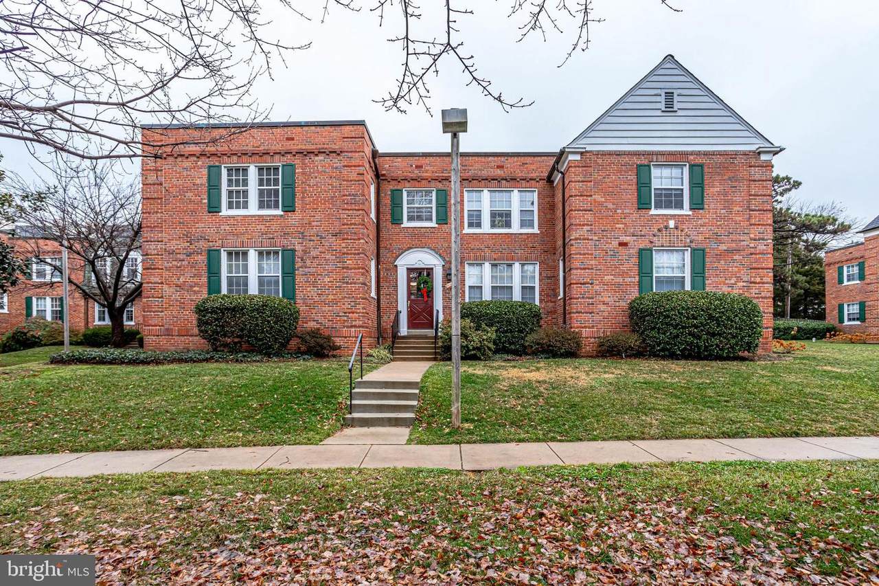 1801 Queens Lane - Photo 1