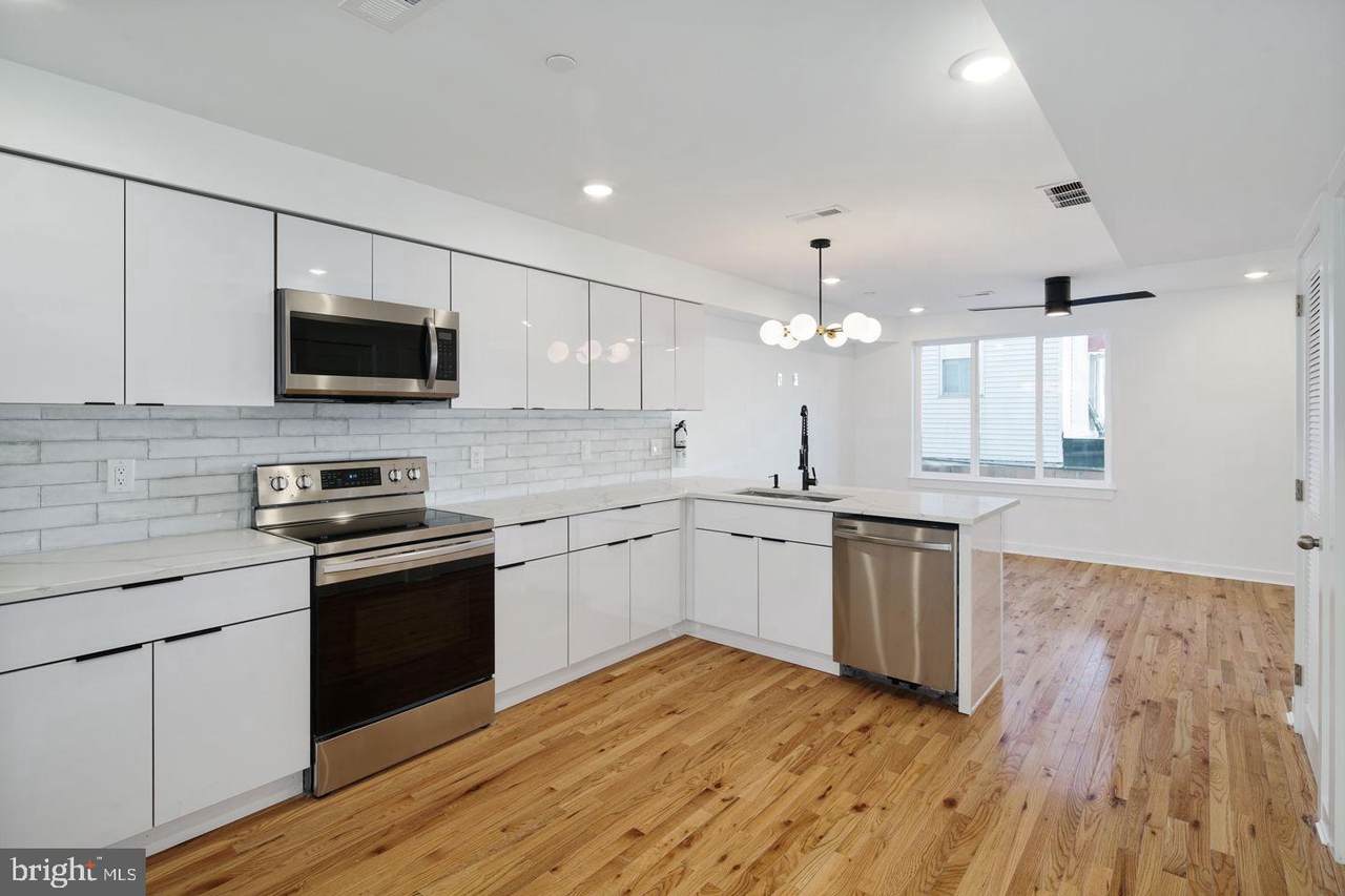 1932 7TH Street - Photo 1