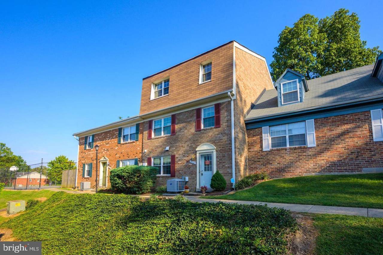 9818 Hagel Circle - Photo 1