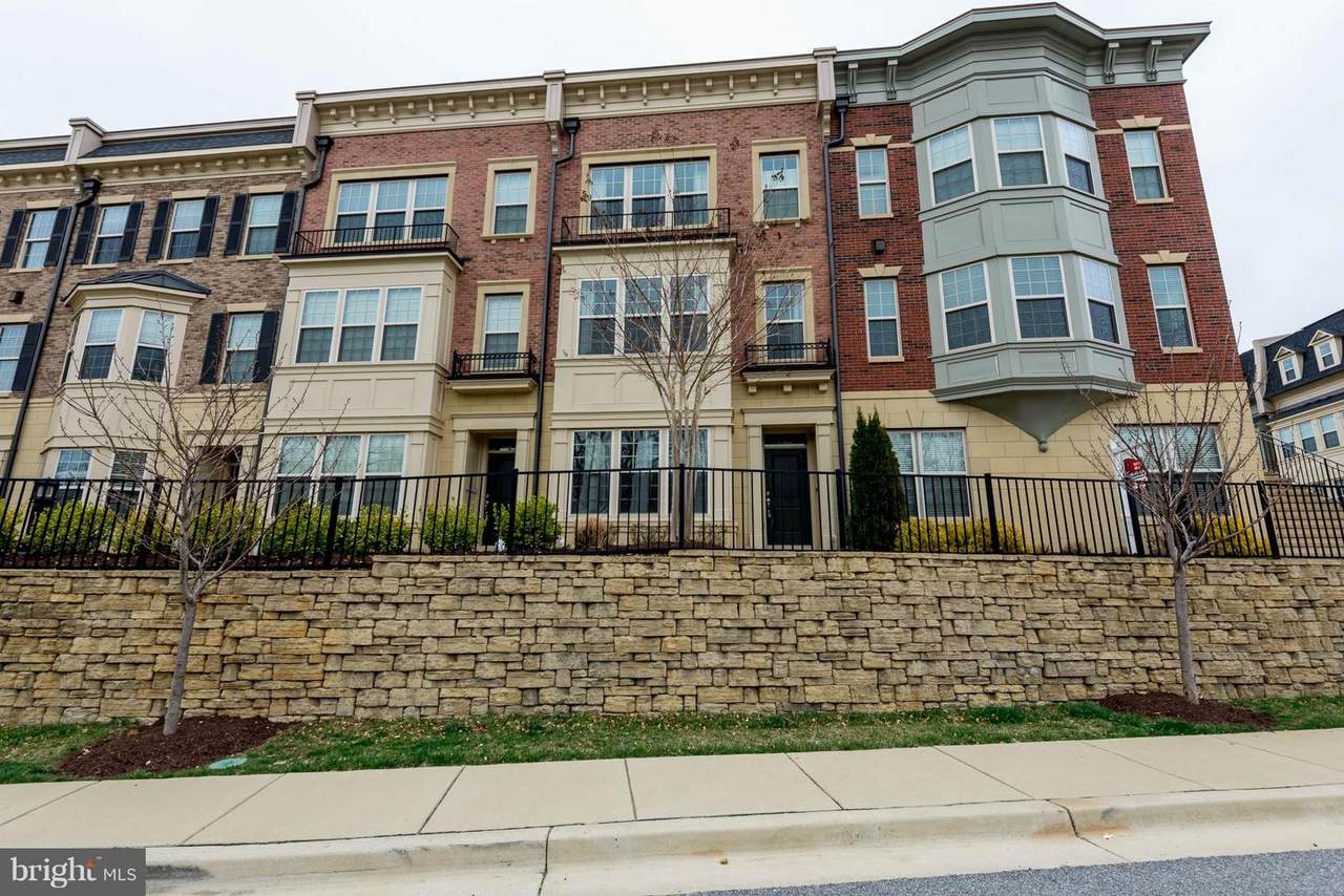 729 Sentry Square - Photo 1